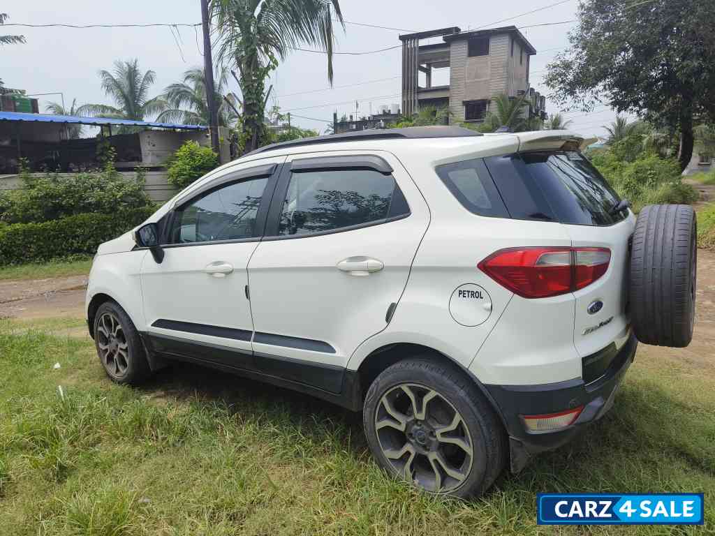 White Ford Ecosport 1.5 signature edition with sunroof  petrol