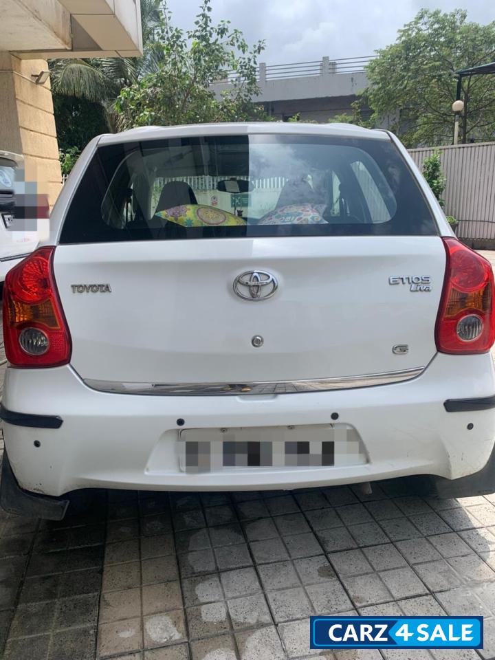 White Toyota  ETIOS LIVA PETROL G