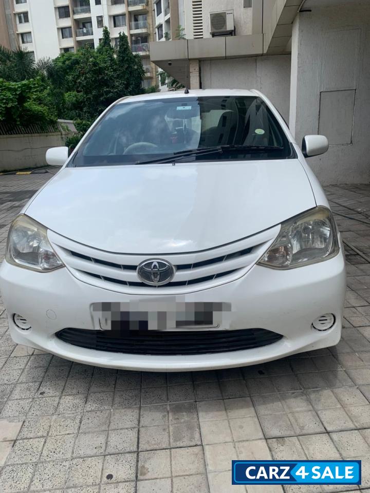 White Toyota  ETIOS LIVA PETROL G