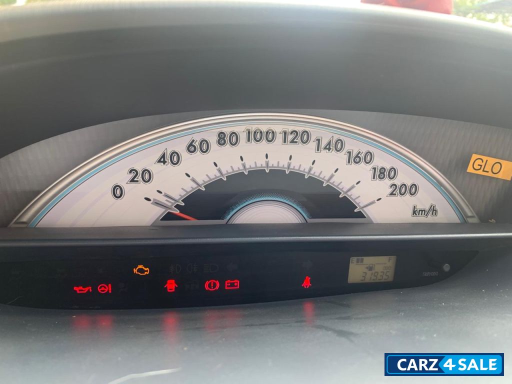 White Toyota  ETIOS LIVA PETROL G