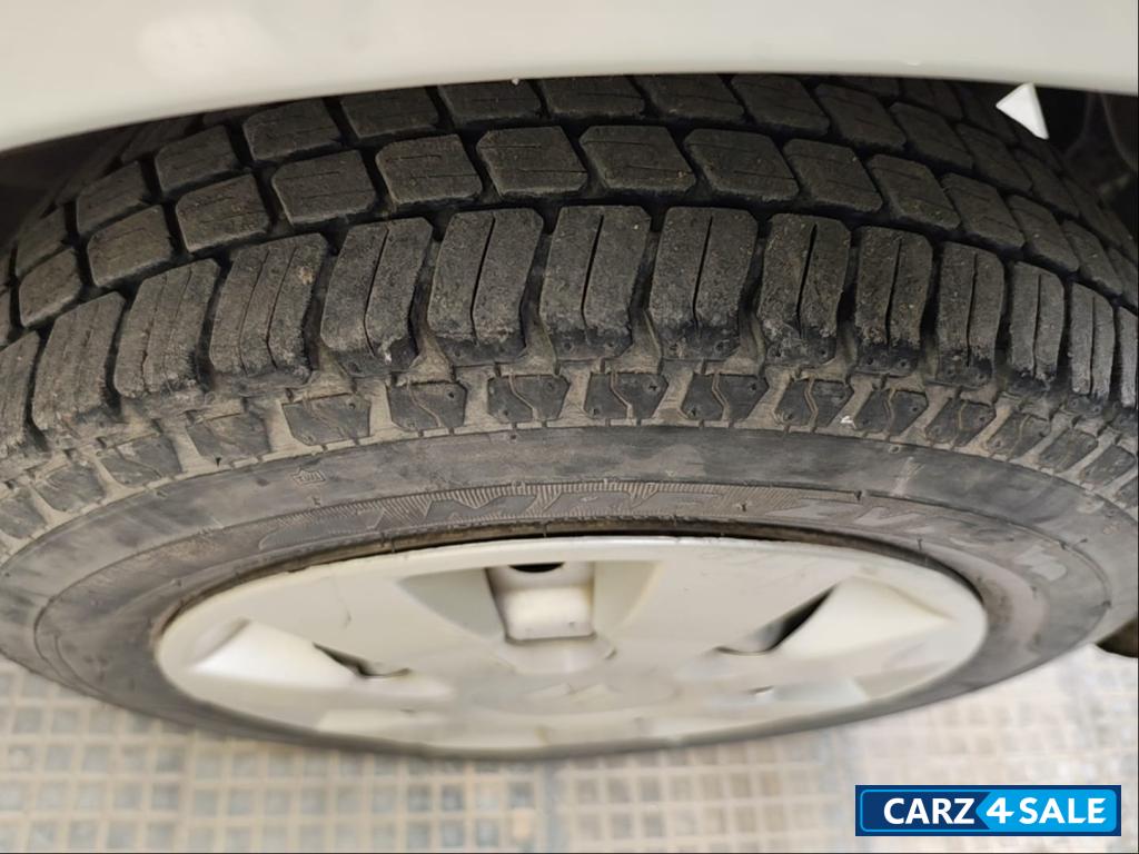 White Maruti Suzuki Wagon R Maruti WagonR LXI Petrol 2014