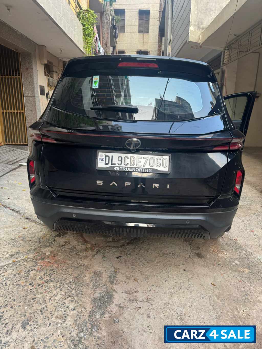 Oberon Blk Tata Safari Safari6sABS6P2DACC+Dk