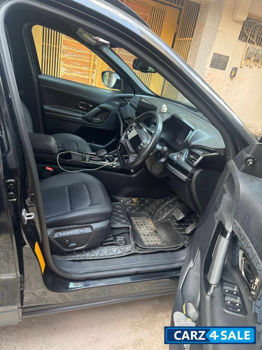 Oberon Blk Tata Safari Safari6sABS6P2DACC+Dk