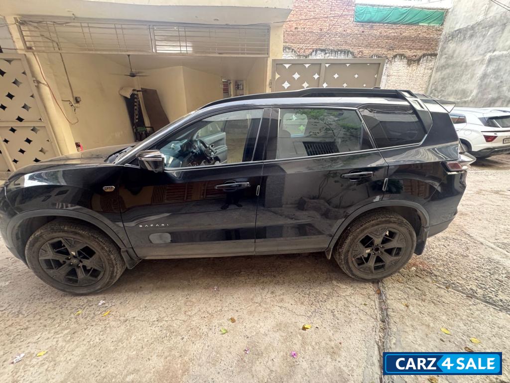 Oberon Blk Tata Safari Safari6sABS6P2DACC+Dk