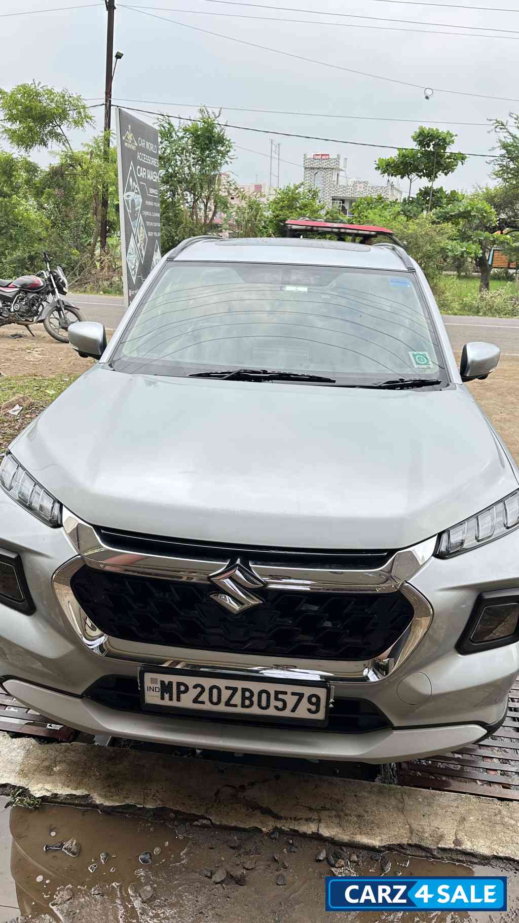 Silver Maruti Suzuki Grand Vitara Alpha All Grip