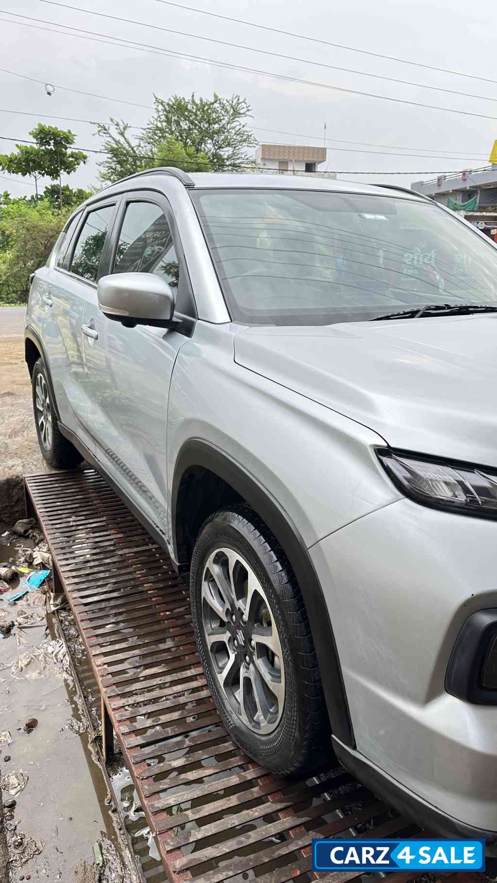 Silver Maruti Suzuki Grand Vitara Alpha All Grip