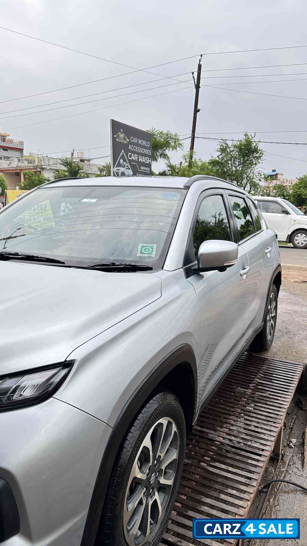 Silver Maruti Suzuki Grand Vitara Alpha All Grip