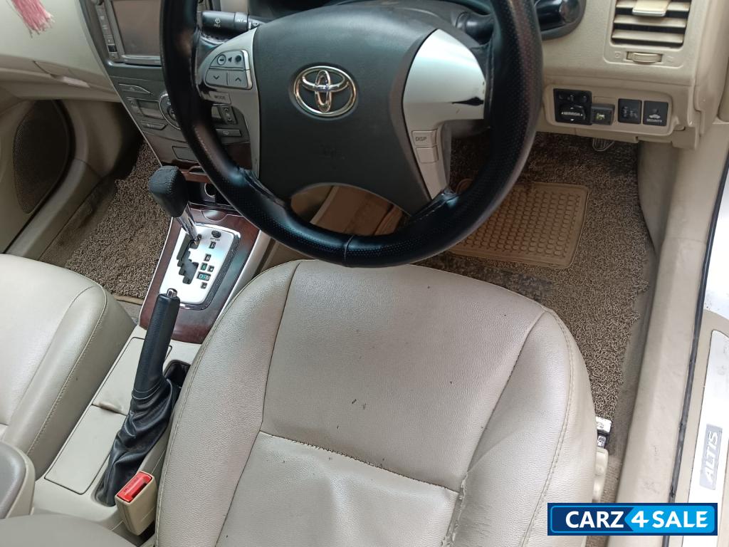 Silver Toyota Corolla Altis 1.8 G automatic