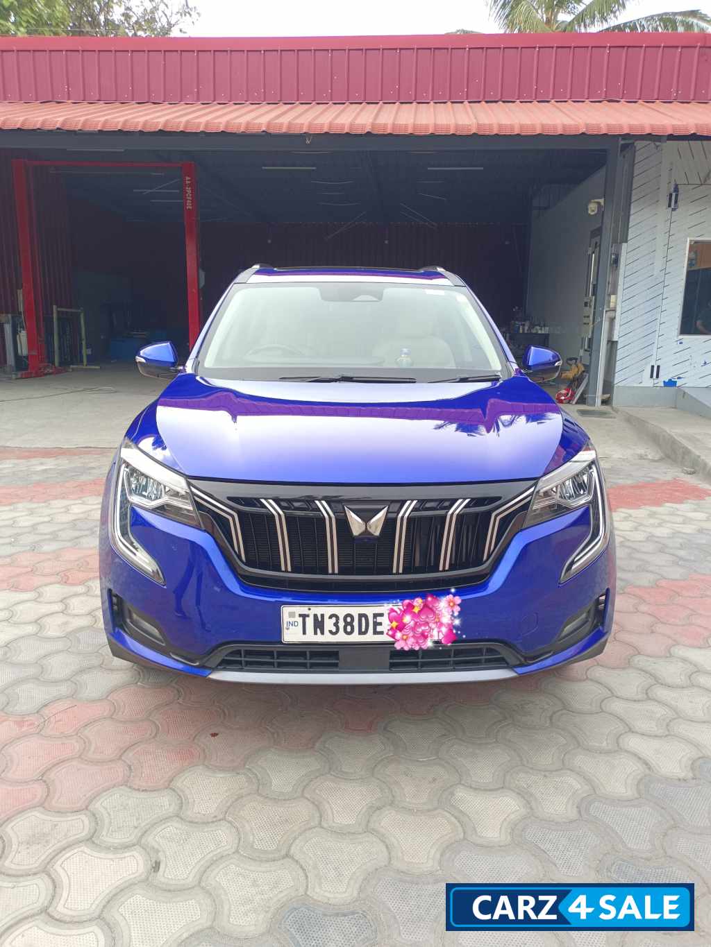 Mahindra XUV700 AX7