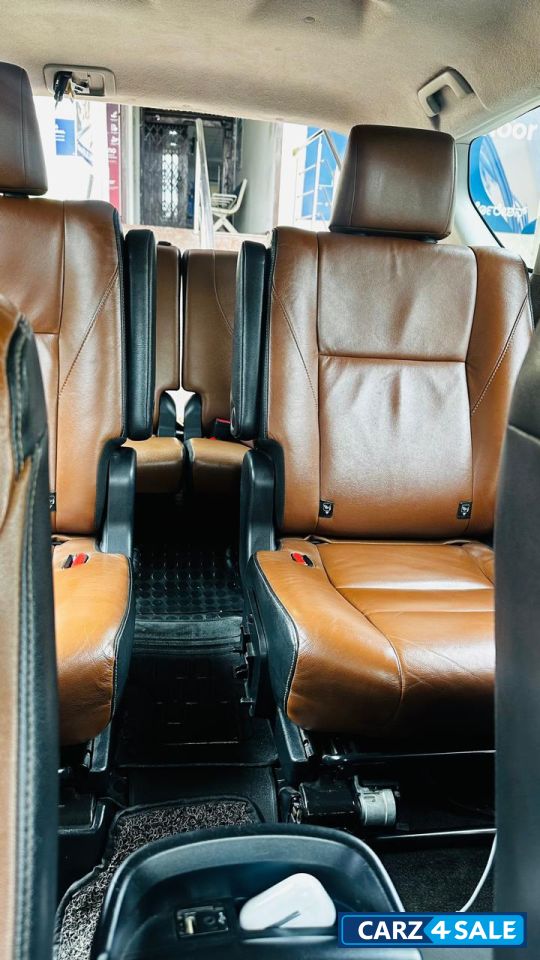 Toyota Cresta 2.8ZX 7STR Automitic