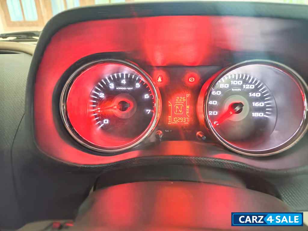 Verve Blue Mahindra TUV300 T8