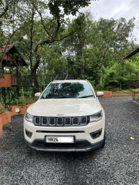 Pearl White Jeep Compass 2.0 Limited