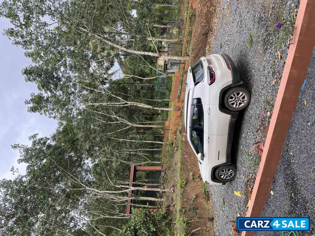 Pearl White Jeep Compass 2.0 Limited