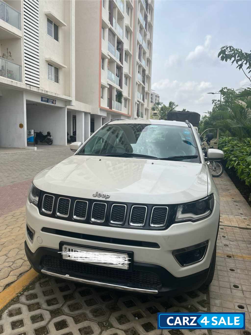 Pearl White Jeep Compass 2.0 Limited