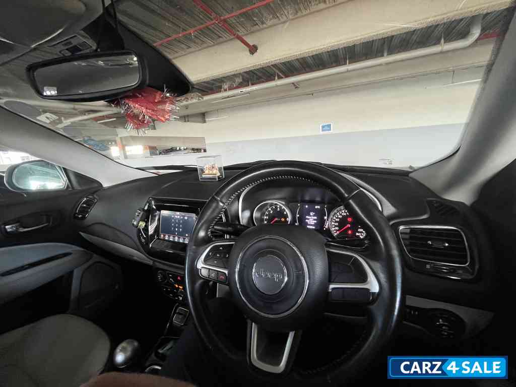 Pearl White Jeep Compass 2.0 Limited