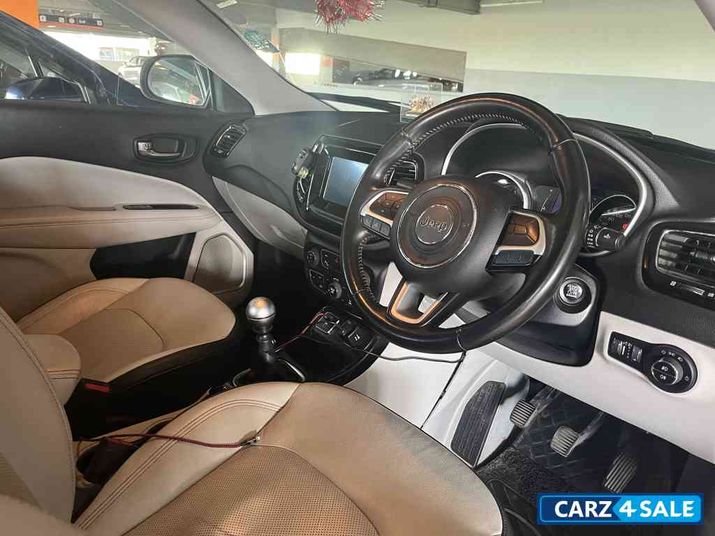 Pearl White Jeep Compass 2.0 Limited