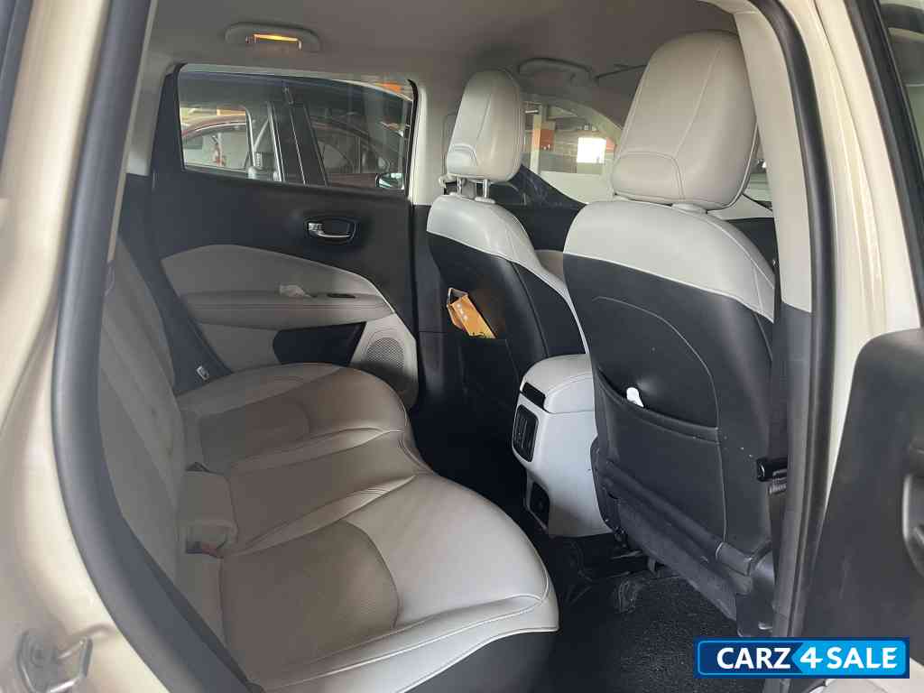 Pearl White Jeep Compass 2.0 Limited