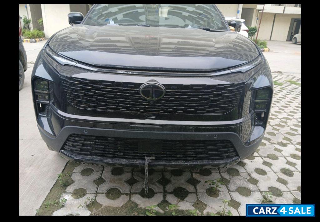 Dark Black Tata Safari Safari Accomplished + 6S Dark (AT)