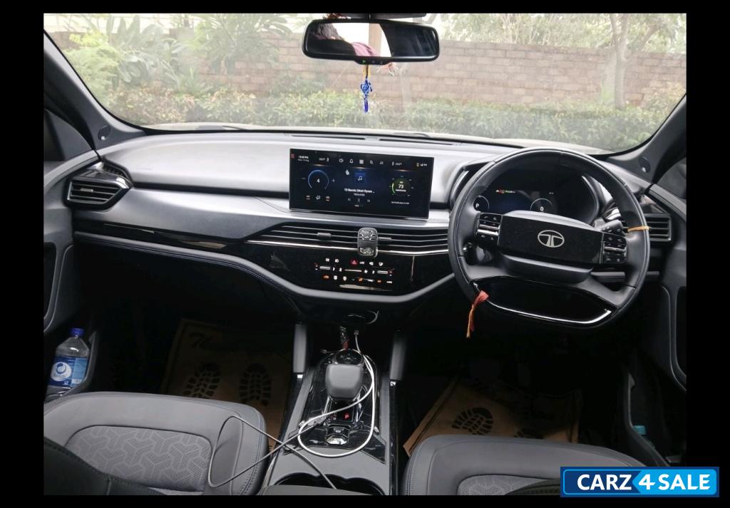 Dark Black Tata Safari Safari Accomplished + 6S Dark (AT)