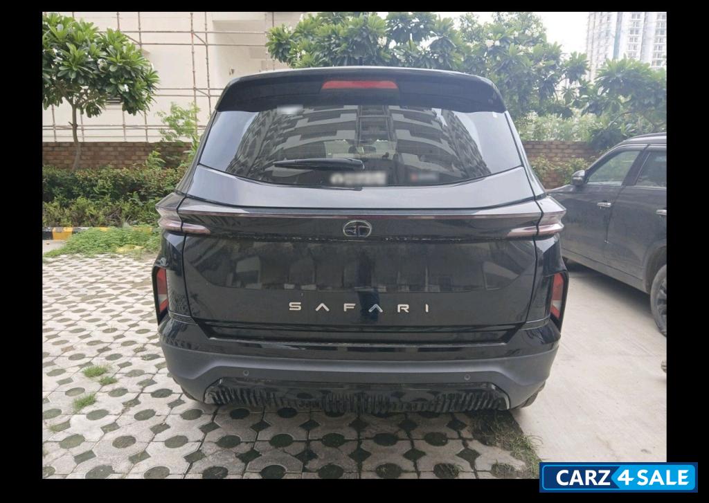 Dark Black Tata Safari Safari Accomplished + 6S Dark (AT)