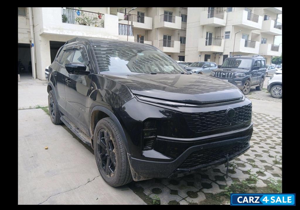 Dark Black Tata Safari Safari Accomplished + 6S Dark (AT)