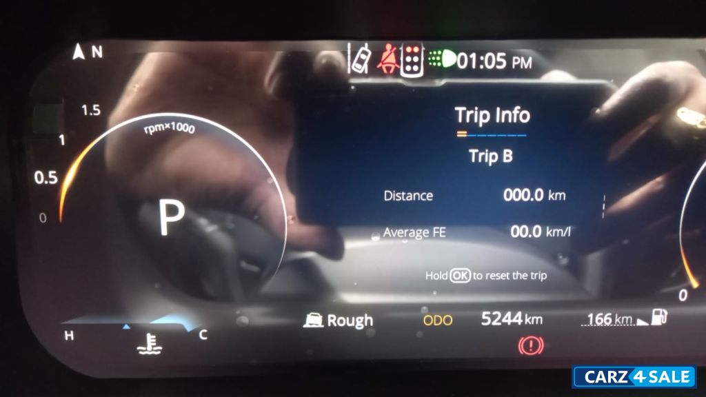 Dark Black Tata Safari Safari Accomplished + 6S Dark (AT)