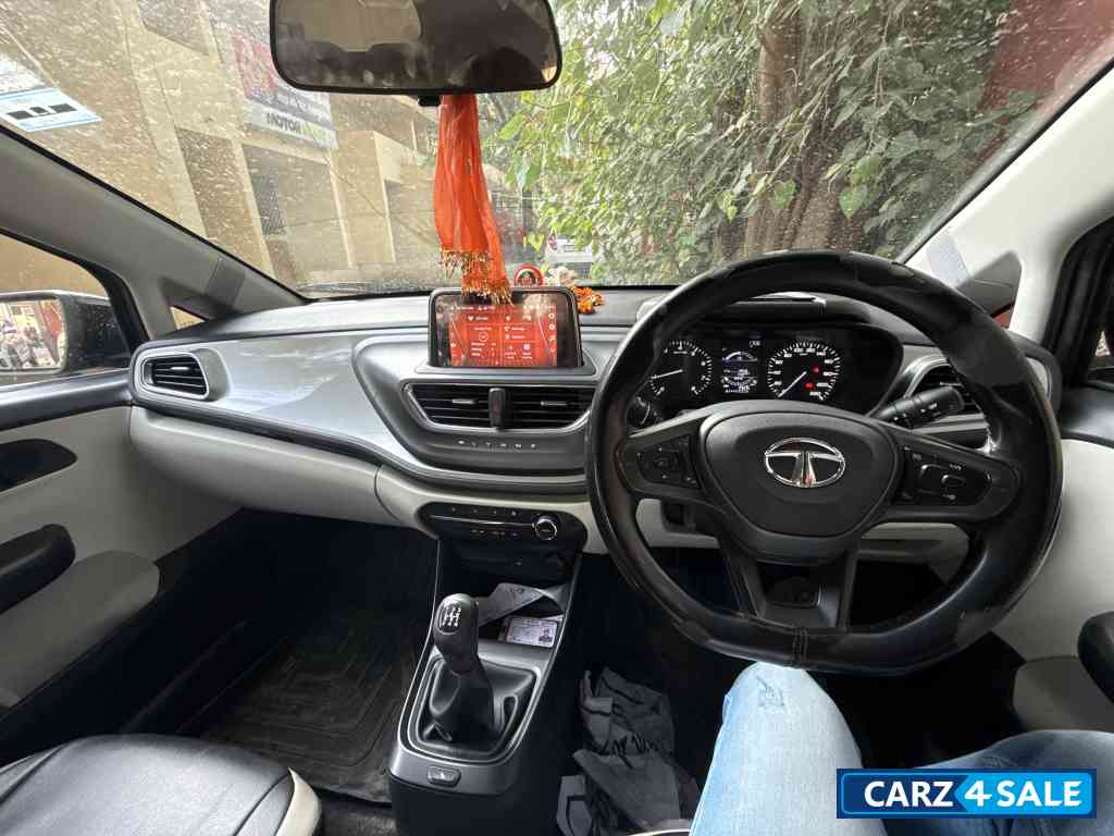Tata Altroz XT
