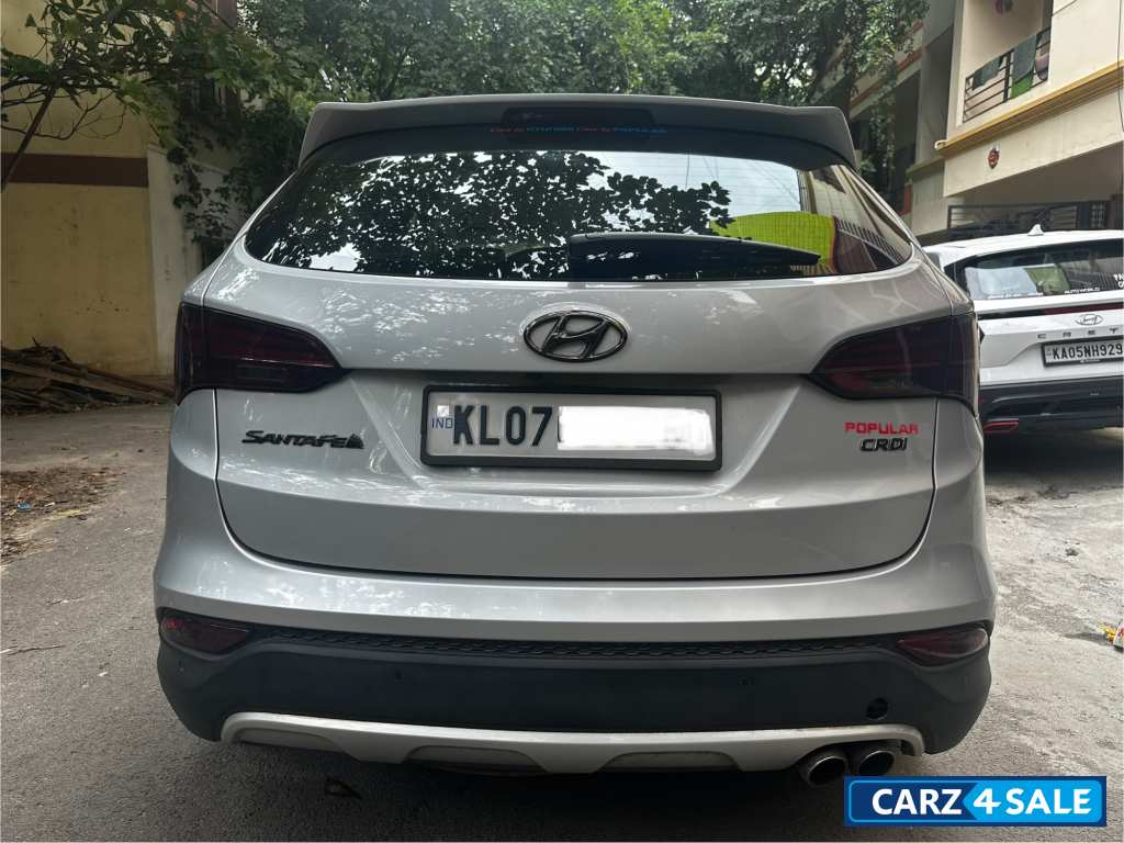 Sleek Silver Hyundai Santa Fe 2WD AT