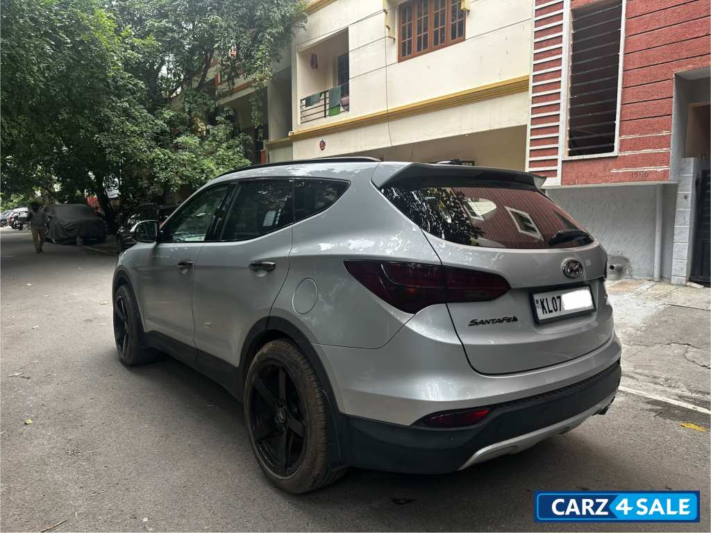 Sleek Silver Hyundai Santa Fe 2WD AT