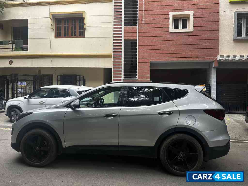 Sleek Silver Hyundai Santa Fe 2WD AT