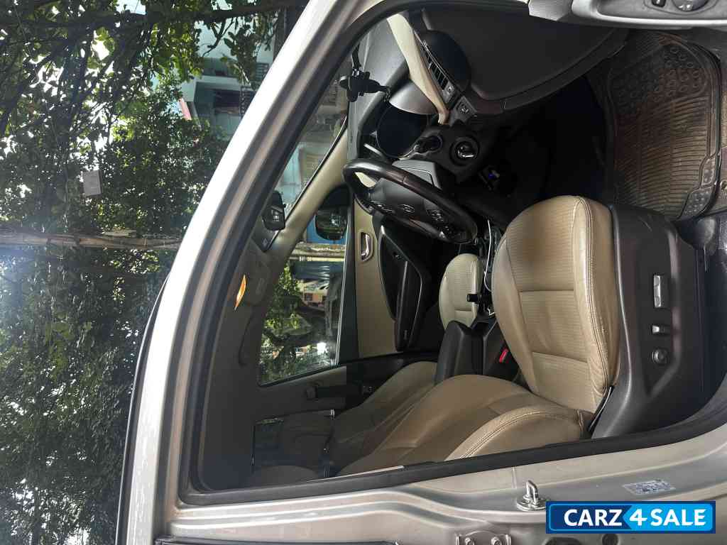 Sleek Silver Hyundai Santa Fe 2WD AT