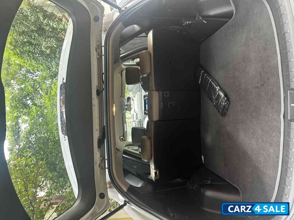 Sleek Silver Hyundai Santa Fe 2WD AT