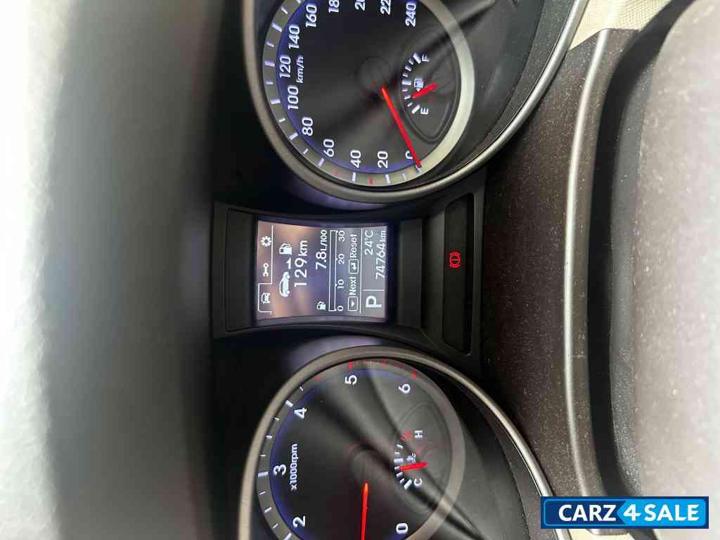 Sleek Silver Hyundai Santa Fe 2WD AT