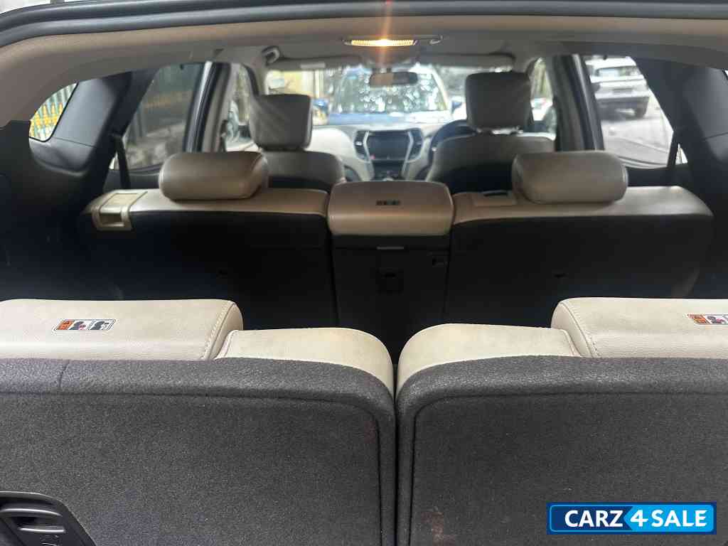 Sleek Silver Hyundai Santa Fe 2WD AT