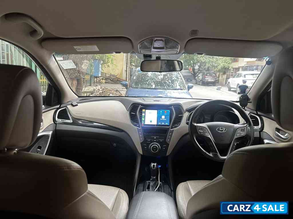 Sleek Silver Hyundai Santa Fe 2WD AT