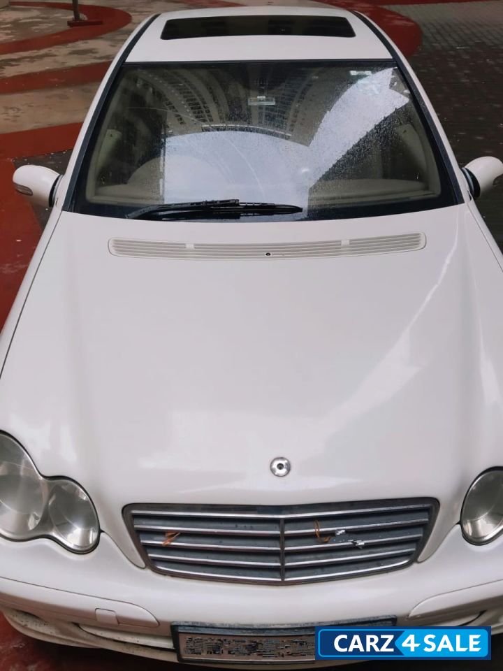 White Mercedes-Benz C-Class W203 200KAT
