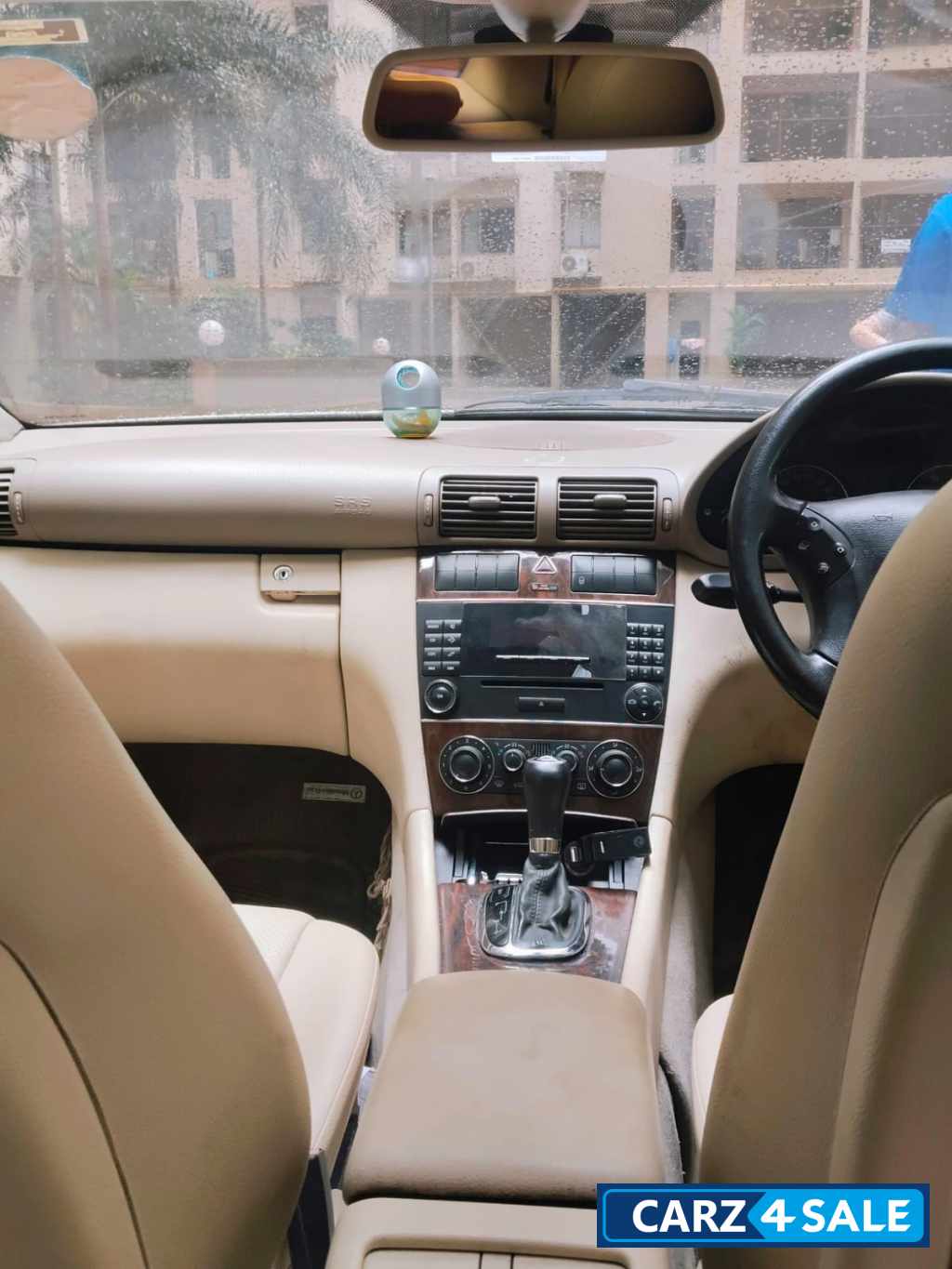 White Mercedes-Benz C-Class W203 200KAT