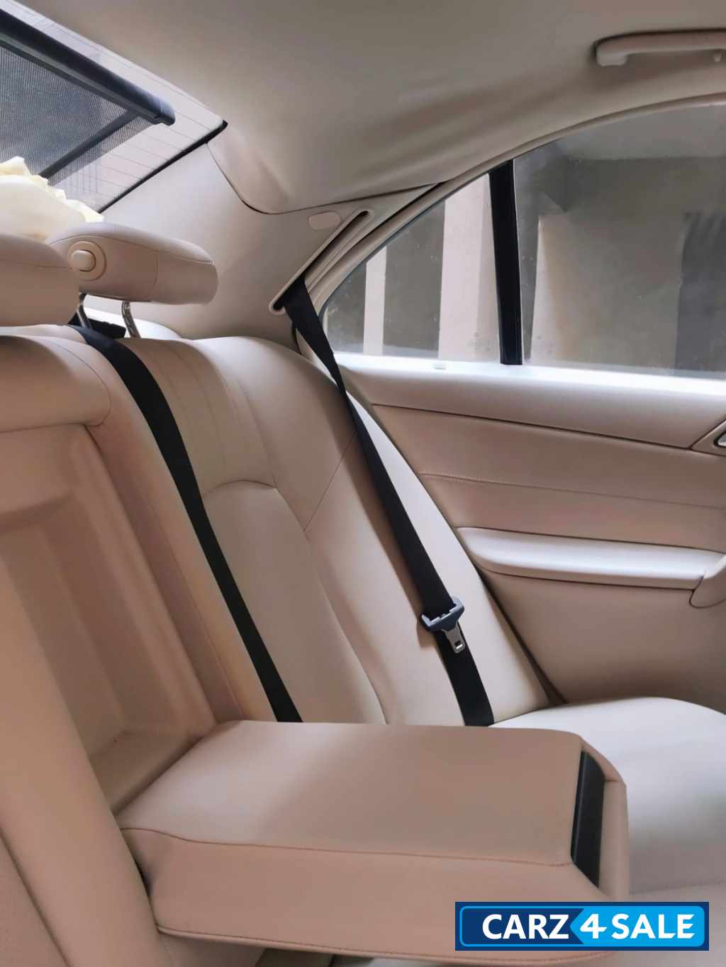 White Mercedes-Benz C-Class W203 200KAT