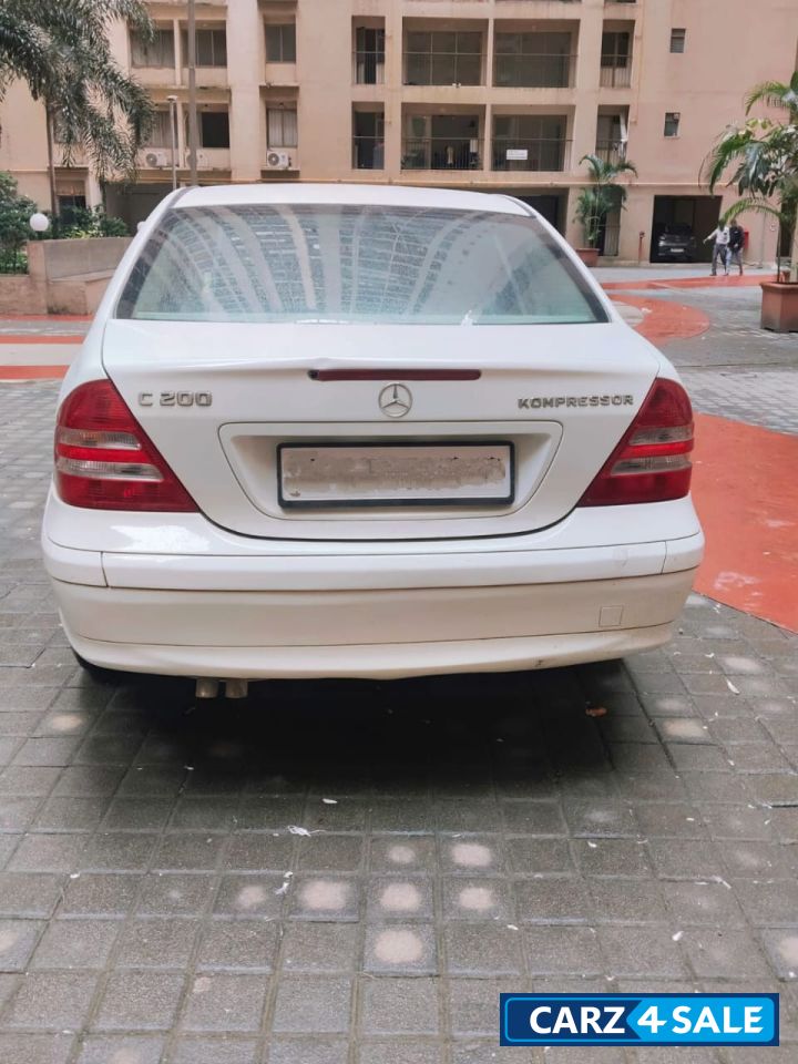 White Mercedes-Benz C-Class W203 200KAT