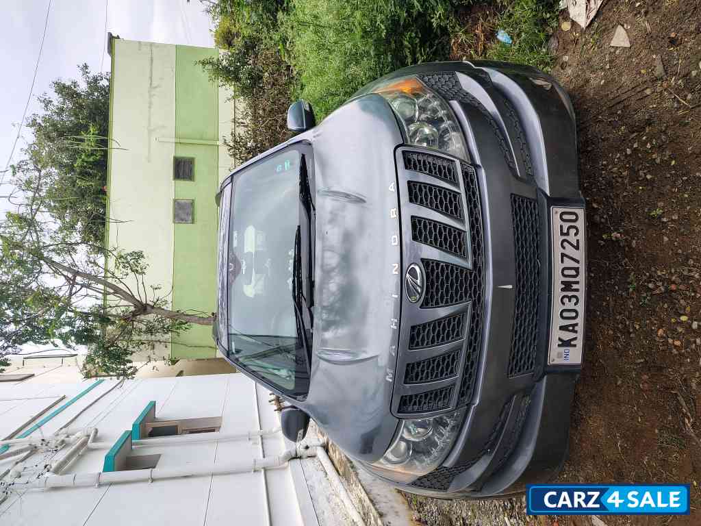 Mahindra XUV 500 W6