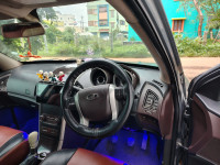 Mahindra XUV 500 W6