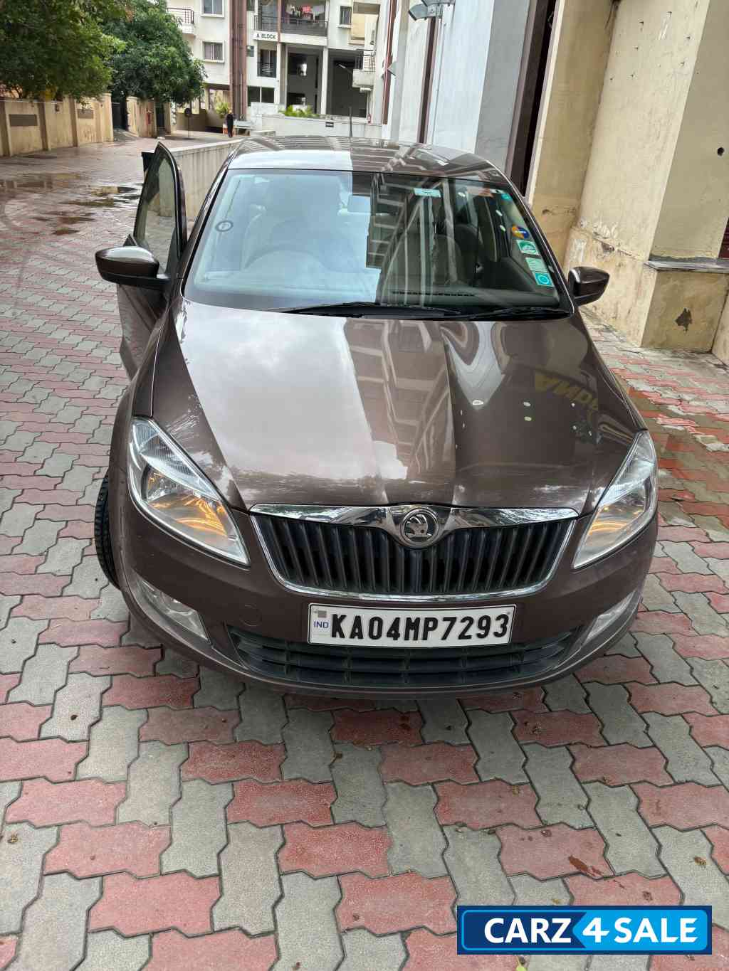 Skoda Rapid Ambition AT with alloy