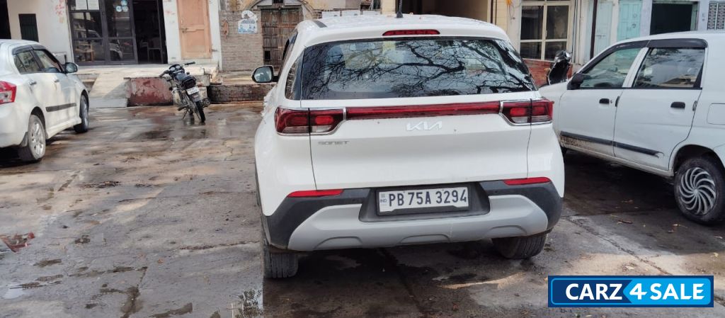 White Kia Sonet HTK 1.2 5 MT