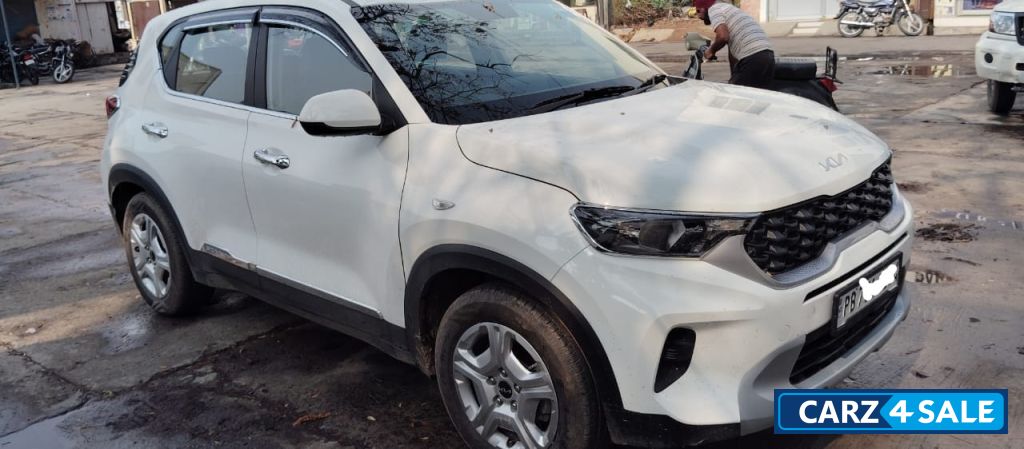 White Kia Sonet HTK 1.2 5 MT