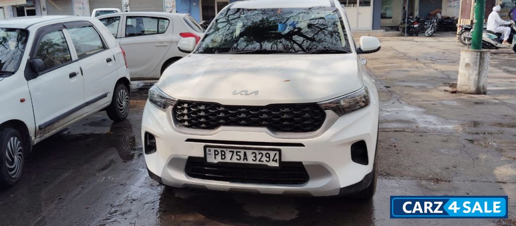 White Kia Sonet HTK 1.2 5 MT