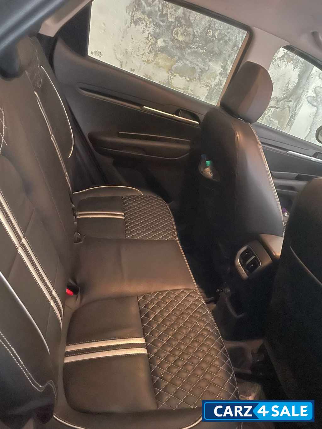 White Kia Sonet HTK 1.2 5 MT