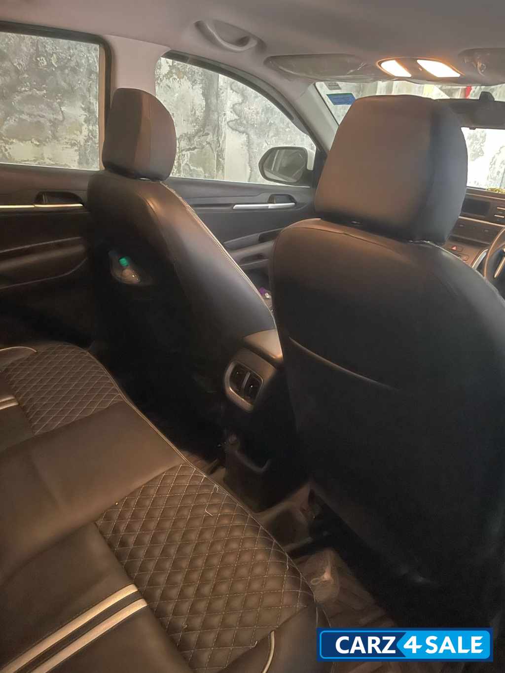 White Kia Sonet HTK 1.2 5 MT