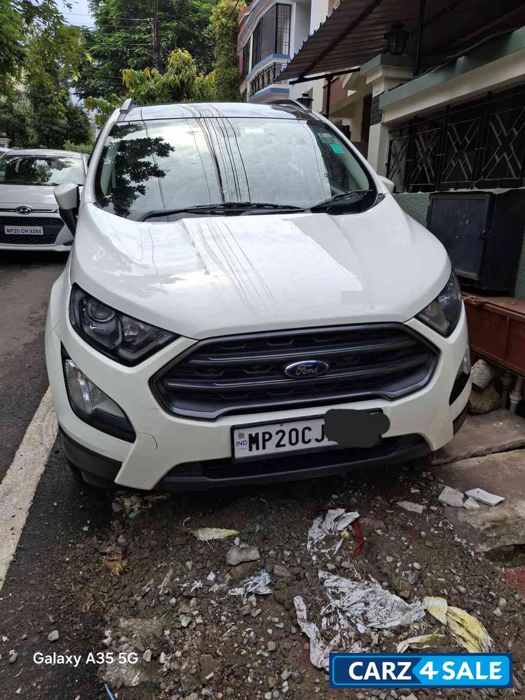 White Ford Ecosport Titanium S