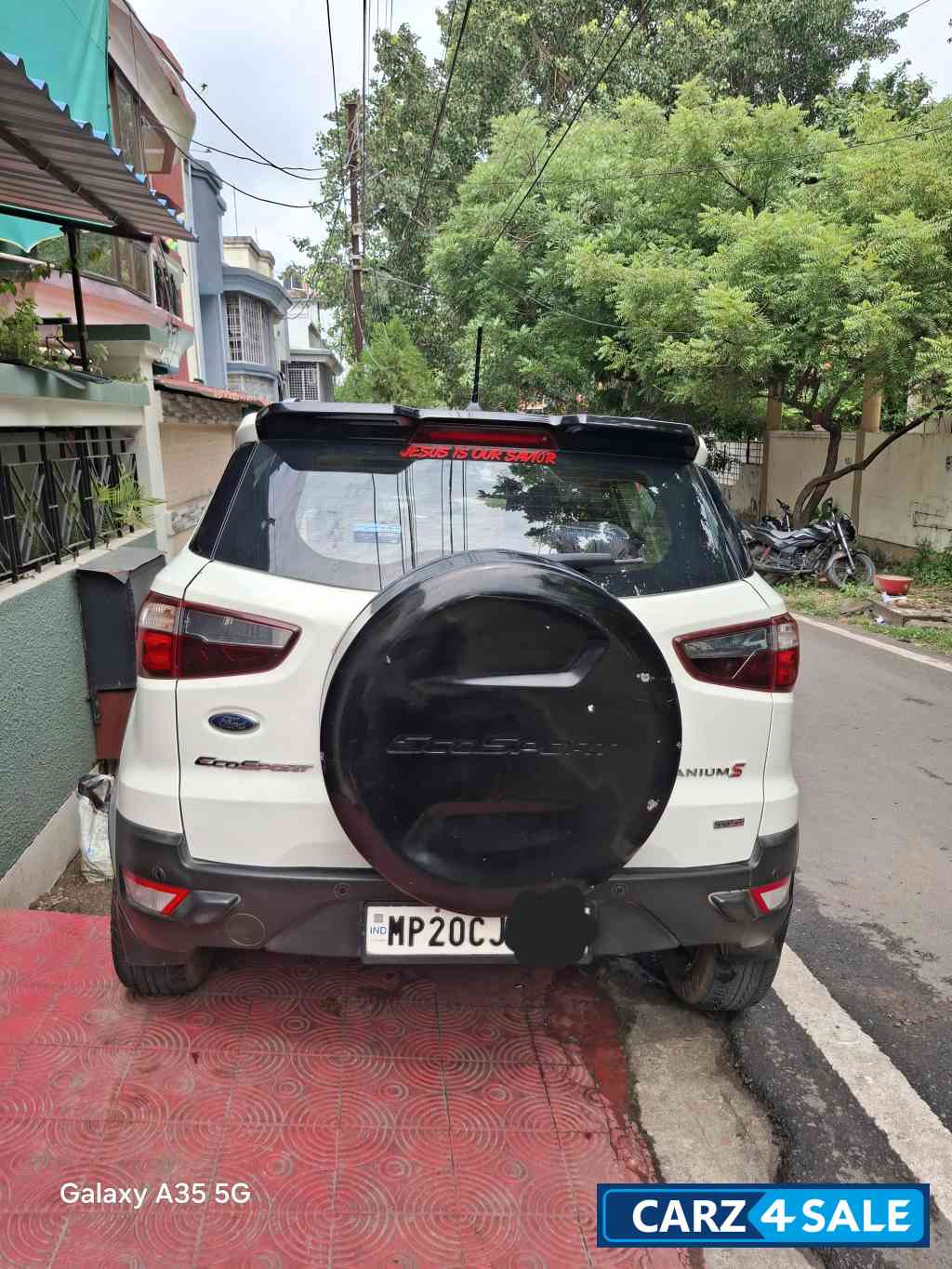 White Ford Ecosport Titanium S