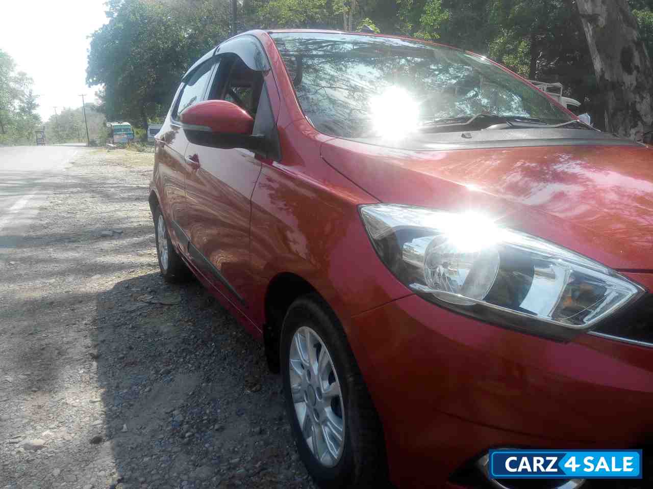 Cherry Red Tata  Tiago 1.2 Revotron XZ